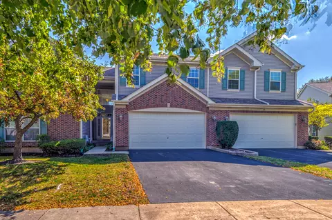 11 Haverton Ct #11, Streamwood, IL 60107