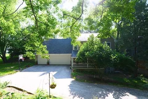 7 Valley Dr, Oakwood Hills, IL 60013 photo 2