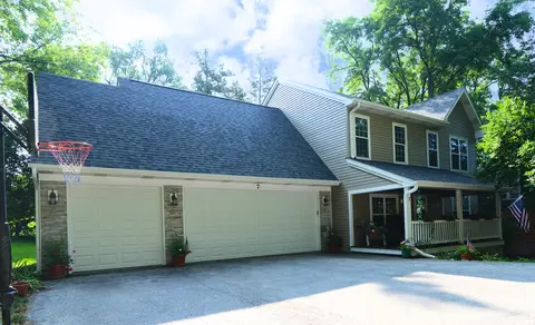 7 Valley Dr, Oakwood Hills, IL 60013