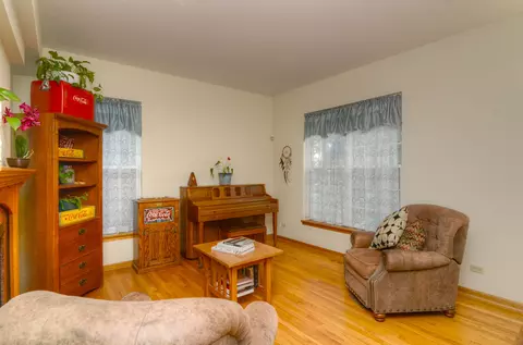 7 Valley Dr, Oakwood Hills, IL 60013 photo 5