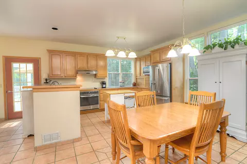 7 Valley Dr, Oakwood Hills, IL 60013 photo 6