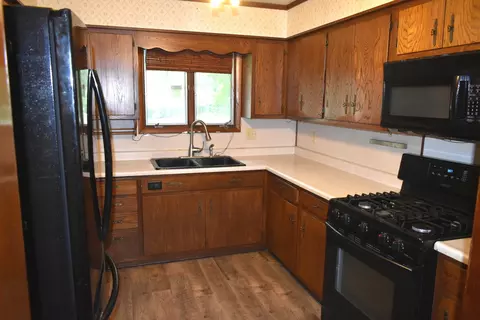 103 W 8th St, Gridley, IL 61744 photo 6