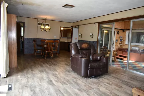 103 W 8th St, Gridley, IL 61744 photo 4
