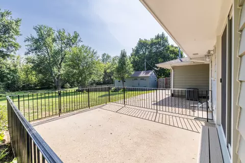37 W137 Brookside Dr, Elgin, IL 60124 photo 25