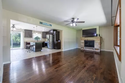 37 W137 Brookside Dr, Elgin, IL 60124 photo 11