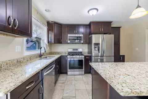 37 W137 Brookside Dr, Elgin, IL 60124 photo 7