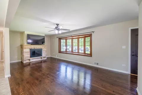 37 W137 Brookside Dr, Elgin, IL 60124 photo 10