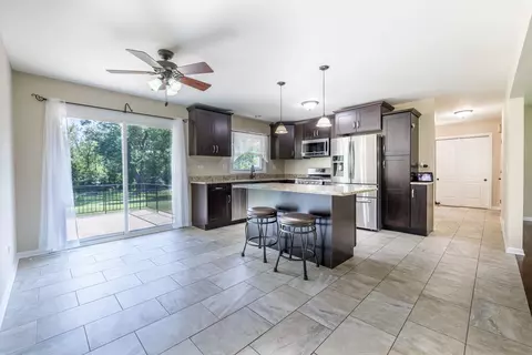 37 W137 Brookside Dr, Elgin, IL 60124 photo 5