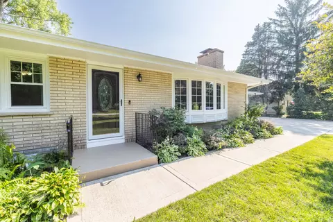37 W137 Brookside Dr, Elgin, IL 60124 photo 3