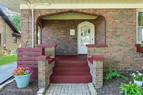 29 N Edison Ave, Elgin, IL 60123 photo 2