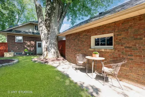 29 N Edison Ave, Elgin, IL 60123 photo 4