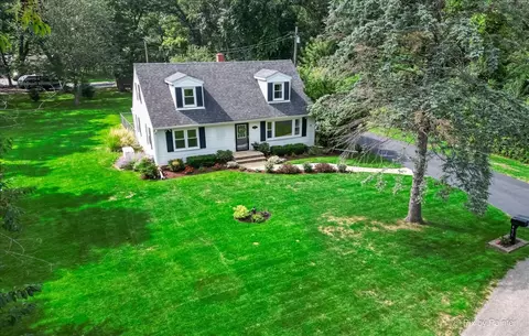 4615 Timberlane Rd, Crystal Lake, IL 60014