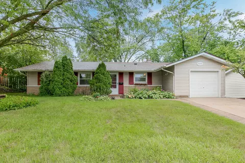 6422 Bradley Dr, Woodridge, IL 60517