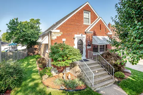 9716 S Central Ave, Oak Lawn, IL 60453
