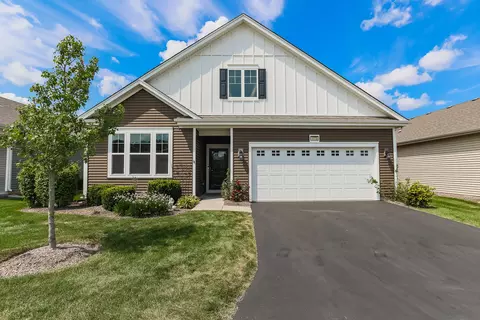 1170 Americana Ave, Pingree Grove, IL 60140