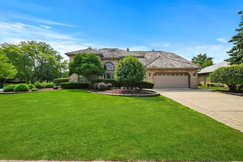 359 Kingswood Ct, Willowbrook, IL 60527
