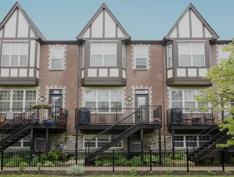 116 S Myrtle Ave, Villa Park, IL 60181
