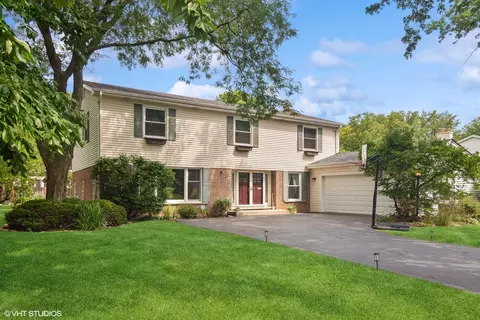 1330 W Borders Dr, Palatine, IL 60067