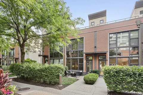 939 N Howe St, Chicago, IL 60610