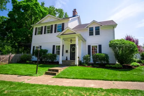 901 S Wheaton Ave, Wheaton, IL 60189 photo 2
