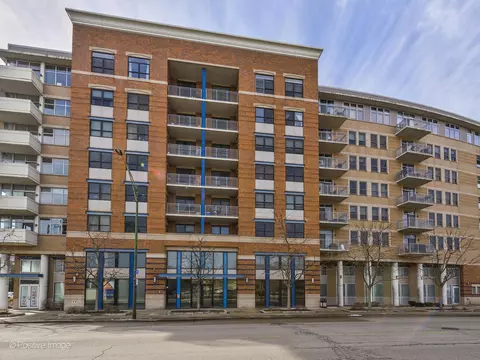511 W Division St #805, Chicago, IL 60610