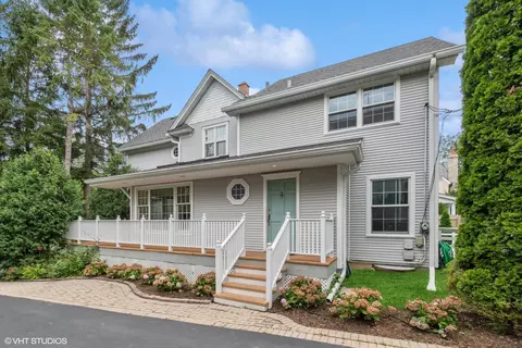 25 Washington Cir, Lake Forest, IL 60045
