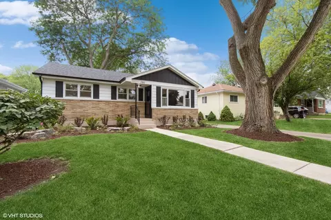 280 Dalton Ave, Mundelein, IL 60060