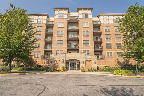 9530 Cook Ave #608, Oak Lawn, IL 60453