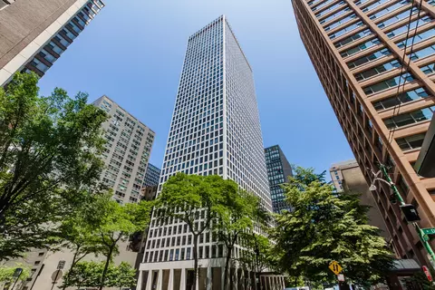 260 E Chestnut St #3107, Chicago, IL 60611