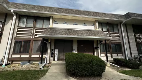 5568 Carmel Dr, Hanover Park, IL 60133