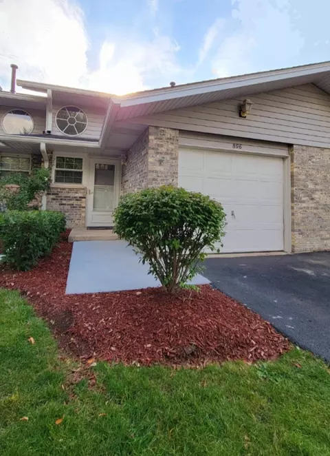 806 N Tamarac Blvd, Addison, IL 60101