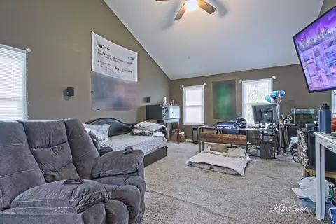 Undisclosed, Lindenhurst, IL 60046 photo 16