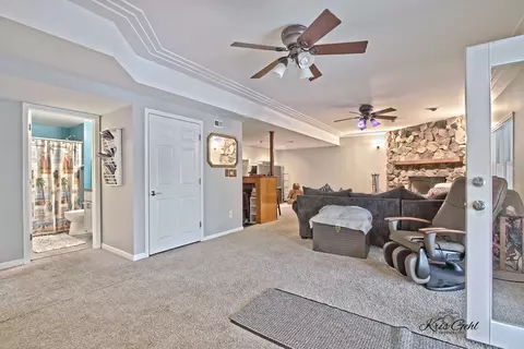 Undisclosed, Lindenhurst, IL 60046 photo 22