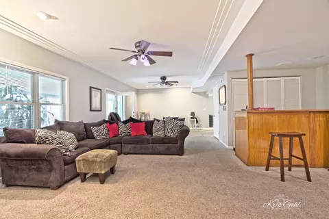 Undisclosed, Lindenhurst, IL 60046 photo 25
