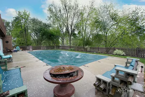 Undisclosed, Lindenhurst, IL 60046 photo 30