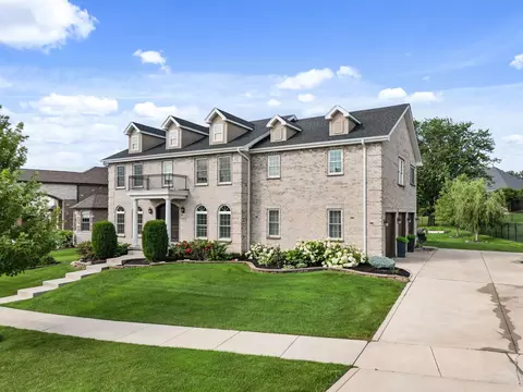 8993 Parkside Ln, Saint John, IN 46373