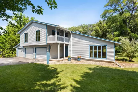 1808 Forestview Dr, Mahomet, IL 61853