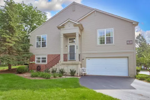 1057 Chadwick Dr, Grayslake, IL 60030