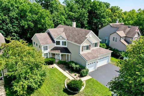 711 Ravinia Dr, Gurnee, IL 60031