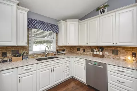 604 Morningside Dr, Chenoa, IL 61726 photo 7