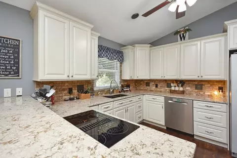 604 Morningside Dr, Chenoa, IL 61726 photo 5