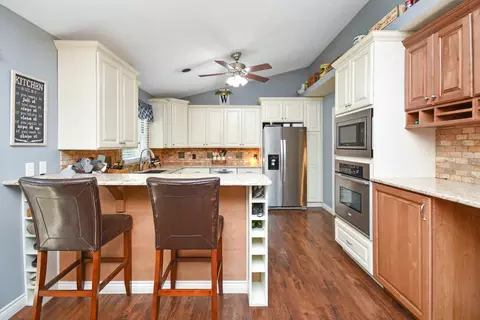 604 Morningside Dr, Chenoa, IL 61726 photo 4