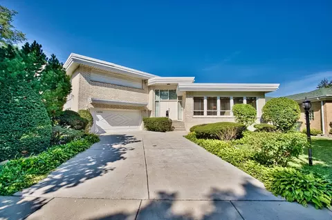 6826 N Keystone Ave, Lincolnwood, IL 60712