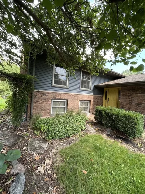 602 Briar Ln, Morris, IL 60450