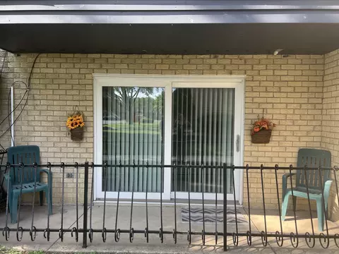 11114 S 84th Ave #1B, Palos Hills, IL 60465