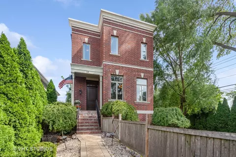 13 N Hudson St, Westmont, IL 60559