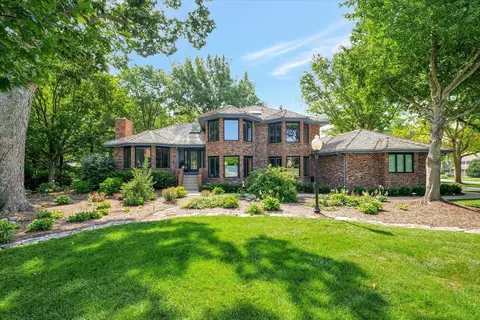 1210 Oak Creek Rd, Mahomet, IL 61853