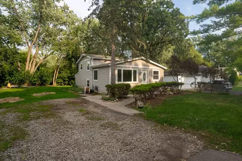 1227 Meadowbrook Dr, Round Lake Beach, IL 60073