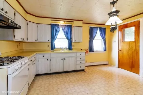 907 N Division St, Harvard, IL 60033 photo 11