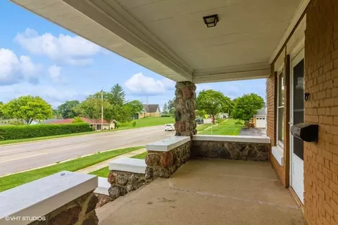 907 N Division St, Harvard, IL 60033 photo 4